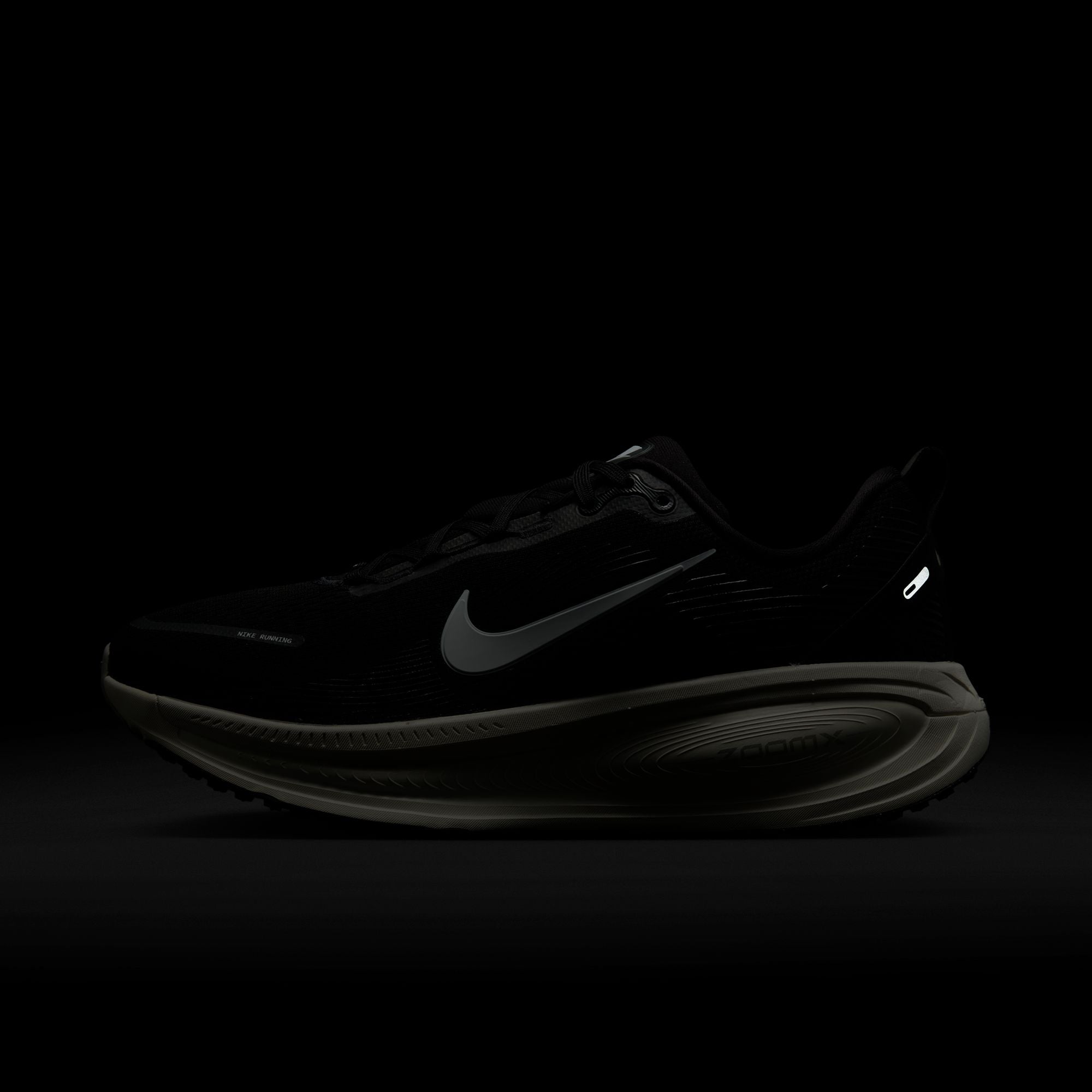 Nike Vomero 18 (2E Width) - Black/Summit White (Mens)