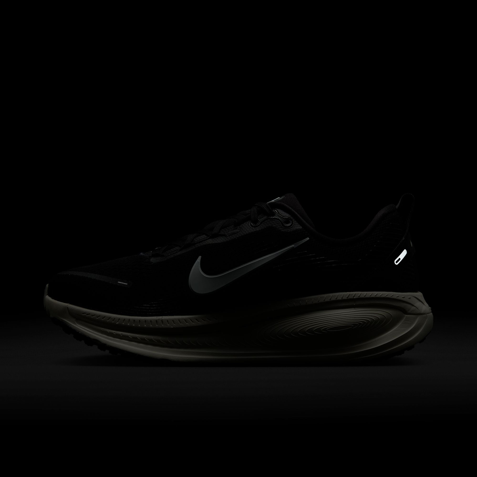 Nike Vomero 18 (2E Width) - Black/Summit White (Mens)