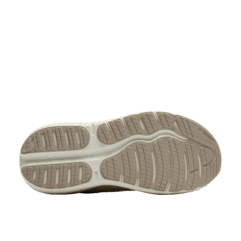 Sole of a shoe with tread pattern on a transparent background